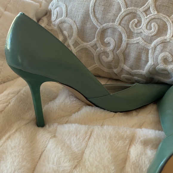 BCB girls light green pumps - Picture 7 of 7